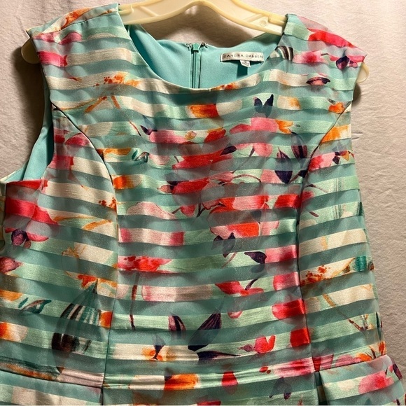 Sandra Darren Sleeveless Shift Dress - Picture 4 of 6